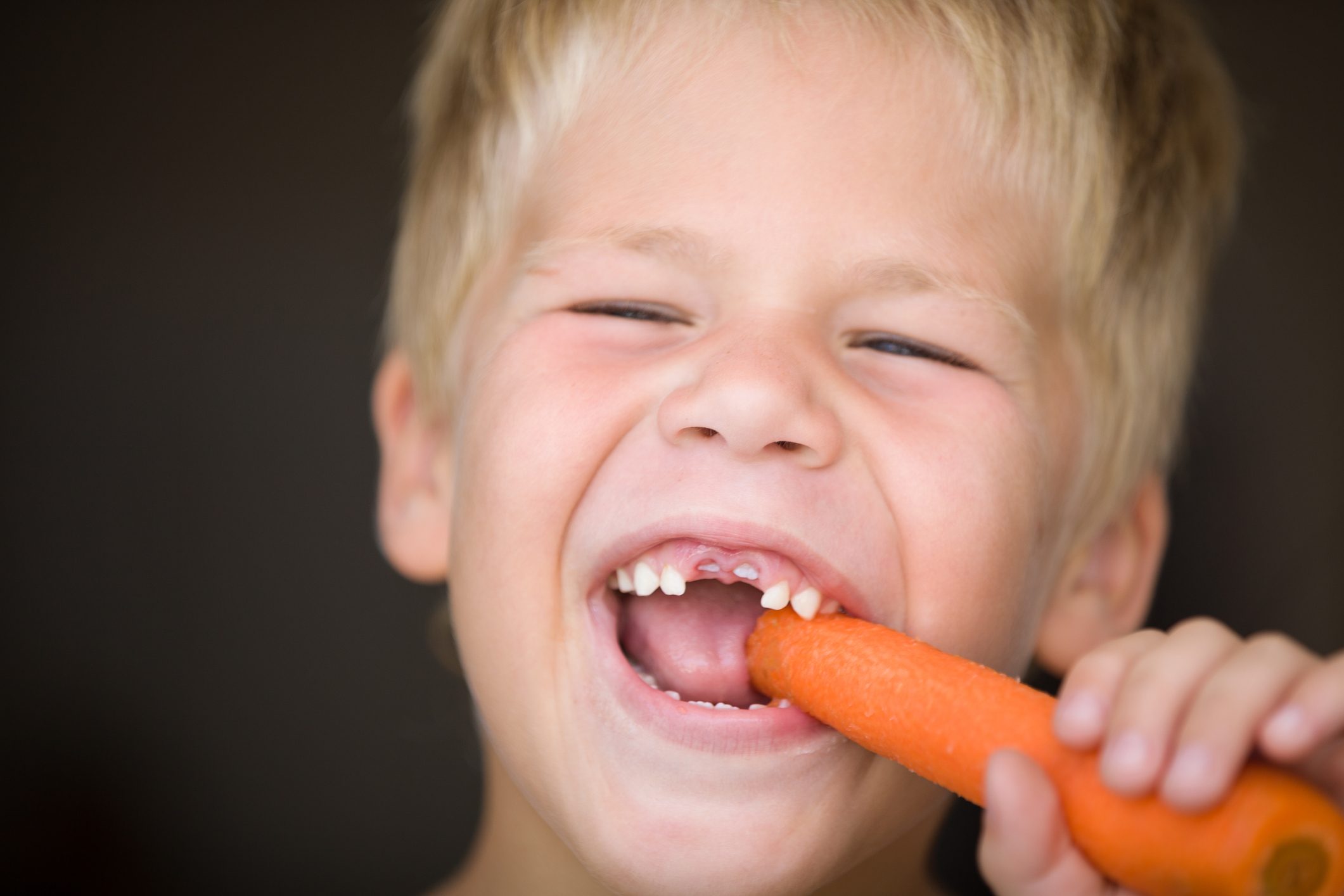 Come pulire i dentini appena spuntati